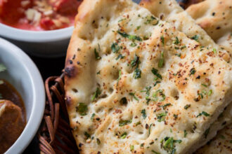 Un naan au fromage fait maison : l'allié minceur des amateurs de cuisine indienne